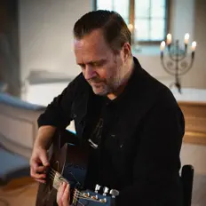 Dengarkan Erik Tilling, tonton video musik, baca bio, lihat tanggal tur & lainnya!