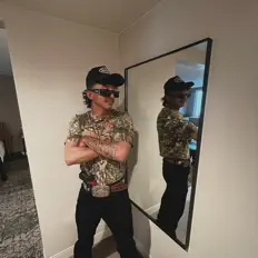 收听 Ban$o、观看音乐视频、阅读小传、查看巡演日期等 ！