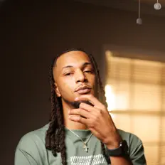 Young Jahを聴いたり、ミュージックビデオを鑑賞したり、経歴やツアー日程などを確認したりしましょう！