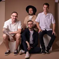 Escucha a undefined, mira vídeos musicales, lee la biografía, consulta fechas de giras y mucho más.