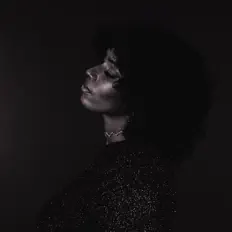 聆聽 Aciya Iona、觀看音樂影片、閱讀小傳、查看巡演日期等！