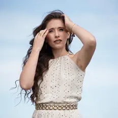 Escucha a Gretta Bretton, mira vídeos musicales, lee la biografía, consulta fechas de giras y mucho más.