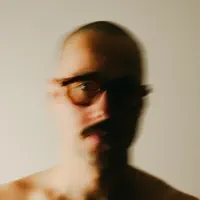 Ascolta undefined, guarda video musicali, leggi la biografia, vedi le date del tour & altro!