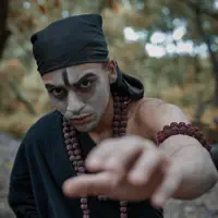 聆聽 undefined、觀看音樂影片、閱讀小傳、查看巡演日期等！