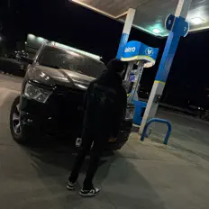 GiVanii Gを聴いたり、ミュージックビデオを鑑賞したり、経歴やツアー日程などを確認したりしましょう！