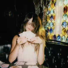 聆聽 Viola Hutchinson、觀看音樂影片、閱讀小傳、查看巡演日期等！