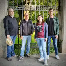 Listen to Amanda und der Wolff, watch music videos, read bio, see tour dates & more!