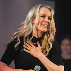 Listen to Suzie Villeneuve, watch music videos, read bio, see tour dates & more!