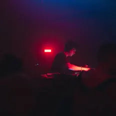 Escucha a Endrew, mira videos musicales, lee su biografía, consulta las fechas de las gira y más.