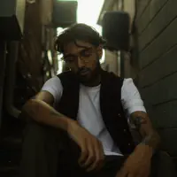 Écoutez undefined, regardez des vidéoclips, lisez la biographie, consultez les dates de tournée et plus encore !