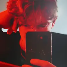 BLXNDE सुनें, म्यूज़िक वीडियो देखें, बायो पढ़ें, दौरे की तारीखें और बहुत कुछ देखें!