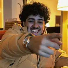 收听 Young YAS、观看音乐视频、阅读小传、查看巡演日期等 ！