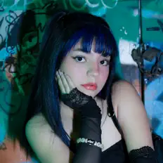 Écoutez Emi Blue, regardez des vidéoclips, lisez la biographie, consultez les dates de tournée et plus encore !