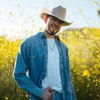 Luister naar undefined, bekijk muziekvideo's, lees de bio, bekijk de tourdata, en meer!