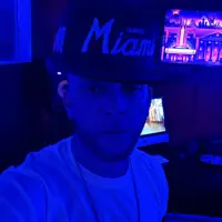 聆聽 undefined、觀看音樂影片、閱讀小傳、查看巡演日期等！