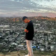 Hör dir LilDrew an, schau dir Musikvideos an, lies die Biografie, finde Tourdaten und mehr!