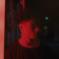 undefinedを聴いたり、ミュージックビデオを鑑賞したり、経歴やツアー日程などを確認したりしましょう！