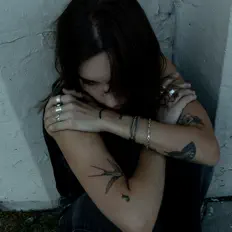 Ouve Shyeye, vê vídeos de música, lê a biografia, vê as datas da digressão e muito mais!