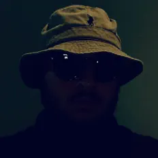 AHZUH을(를) 듣고, 뮤직 비디오를 보고, 약력을 읽고, 투어 일정 등을 확인하세요!