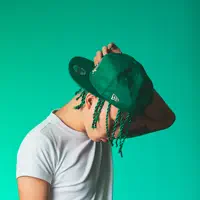 Ouça undefined, assista a videoclipes, leia a biografia, veja as datas das turnês e mais!