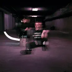 Elias & Roscoeを聴いたり、ミュージックビデオを鑑賞したり、経歴やツアー日程などを確認したりしましょう！