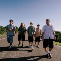 Hör dir undefined an, schau dir Musikvideos an, lies die Biografie, finde Tourdaten und mehr!