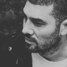 Buğrahan Çayırを聴いたり、ミュージックビデオを鑑賞したり、経歴やツアー日程などを確認したりしましょう！