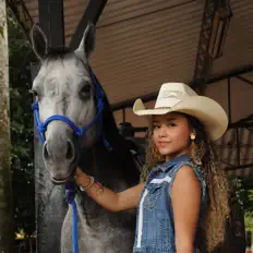 Maye Aroca सुनें, म्यूज़िक वीडियो देखें, बायो पढ़ें, दौरे की तारीखें और बहुत कुछ देखें!