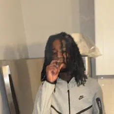 Écoutez Lilbbrokeasf, regardez des vidéoclips, lisez la biographie, consultez les dates de tournée et plus encore !