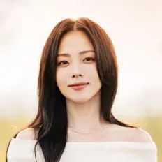 收听 HYNN、观看音乐视频、阅读小传、查看巡演日期等 ！