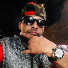 Brandon Waller dinle, müzik videolarını izle, biyografisini oku, tur tarihlerini ve daha fazlasını gör!