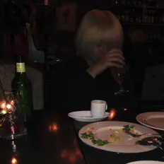 收听 Ididntcry、观看音乐视频、阅读小传、查看巡演日期等 ！