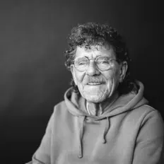 Poslechněte si interpreta Kevin Village, sledujte hudební videa, přečtěte si životopis, podívejte se na data turné a další informace.