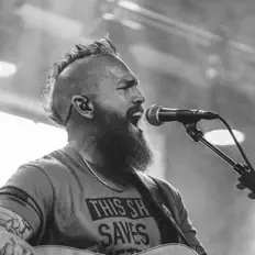 收听 Brooks Herring、观看音乐视频、阅读小传、查看巡演日期等 ！