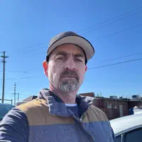 聆聽 undefined、觀看音樂影片、閱讀小傳、查看巡演日期等！