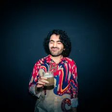 聆聽 Pranay Parti、觀看音樂影片、閱讀小傳、查看巡演日期等！