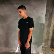 Ouve ELANG, vê vídeos de música, lê a biografia, vê as datas da digressão e muito mais!