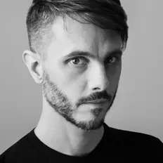 Poslechněte si interpreta Thomas Foguenne, sledujte hudební videa, přečtěte si životopis, podívejte se na data turné a další informace.