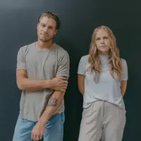 Ouça undefined, assista a videoclipes, leia a biografia, veja as datas das turnês e mais!
