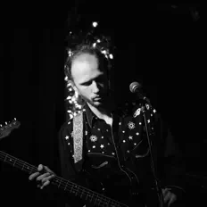 Ouve Ant Death Circle, vê vídeos de música, lê a biografia, vê as datas da digressão e muito mais!