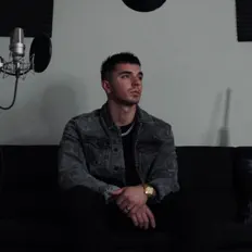 RAW - B सुनें, म्यूज़िक वीडियो देखें, बायो पढ़ें, दौरे की तारीखें और बहुत कुछ देखें!