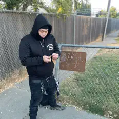 CeeBandzを聴いたり、ミュージックビデオを鑑賞したり、経歴やツアー日程などを確認したりしましょう！