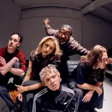 Dengarkan about-faces, tonton video musik, baca bio, lihat tanggal tur & lainnya!