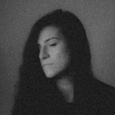 Lauren Babicを聴いたり、ミュージックビデオを鑑賞したり、経歴やツアー日程などを確認したりしましょう！