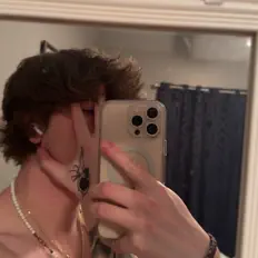 Luister naar andrei!, bekijk muziekvideo's, lees de bio, bekijk de tourdata, en meer!