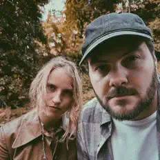 Ouve Strangers At Last, vê vídeos de música, lê a biografia, vê as datas da digressão e muito mais!