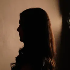 Dengarkan Issy, tonton video musik, baca bio, lihat tanggal tur & lainnya!