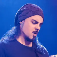 Matheus Manenteを聴いたり、ミュージックビデオを鑑賞したり、経歴やツアー日程などを確認したりしましょう！