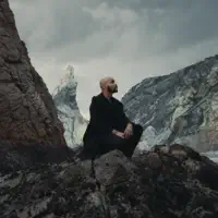 Poslechněte si interpreta undefined, sledujte hudební videa, přečtěte si životopis, podívejte se na data turné a další informace.