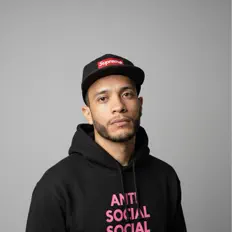 Deezy Easyを聴いたり、ミュージックビデオを鑑賞したり、経歴やツアー日程などを確認したりしましょう！